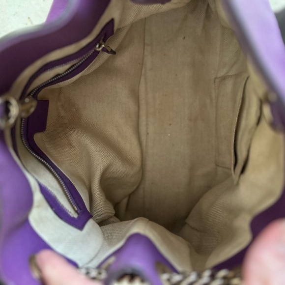 Gucci Soho Purple Pebbled Leather Shoulder Bag with Tassel and Chain Straps - Picture 5 of 11
